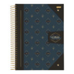 Caderno Universitário Grande Espiral Capa Dura 160 Folhas 10 Matérias Hogwarts Legacy - Estampas Sor